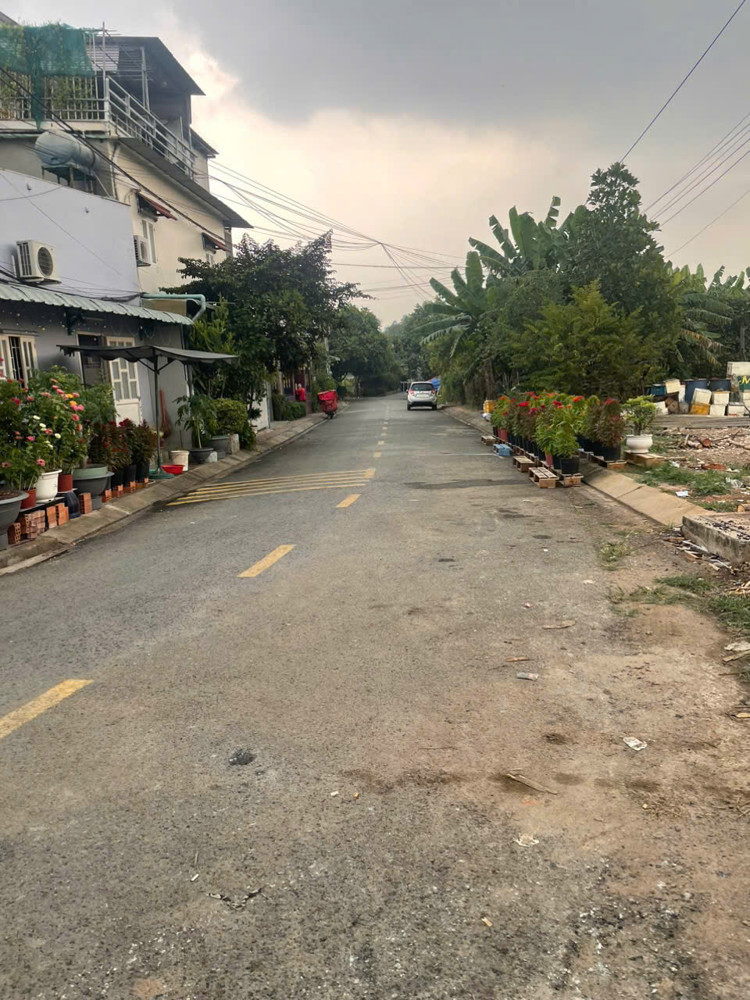 Siêu Phẩm 8 Lô Vừa Ra Sổ Mặt Tiền Nhựa Khu Nhà Lầu Giáp Q.12 Nhanh Chọn Lựa