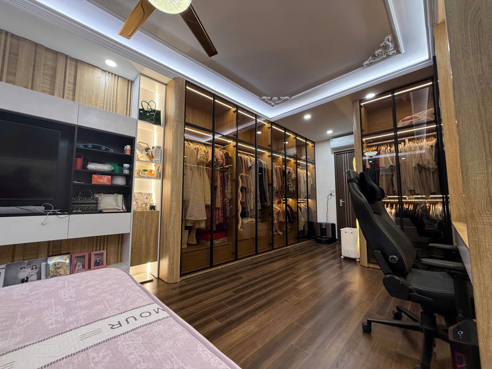 Bán Nhà Siêu Phẩm Mới Tinh Cầu Giấy 52M, 6 Tầng Thang Máy Thông Sàn, Mặt Tiền 5,3M, Giá 16.5 Tỷ