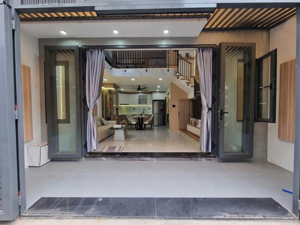 Ngang 6M Cực Khủng - Ngay Lotte Mart .Chỉ Nhỉnh 9 Tỷ - Sở Hữu Nhà 5 Tầng Thang Máy