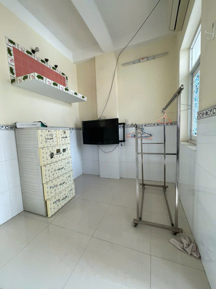 Mặt Tiền Kinh Doanh Hoàng Diệu Đúc 4 Tấm Có 5Đ Đối Diện Q1