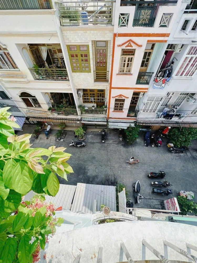 Bán Nhà Mặt Tiền Kinh Doanh Hoàng Diệu Q4 Đúc 4 Tấm Có 5Đ