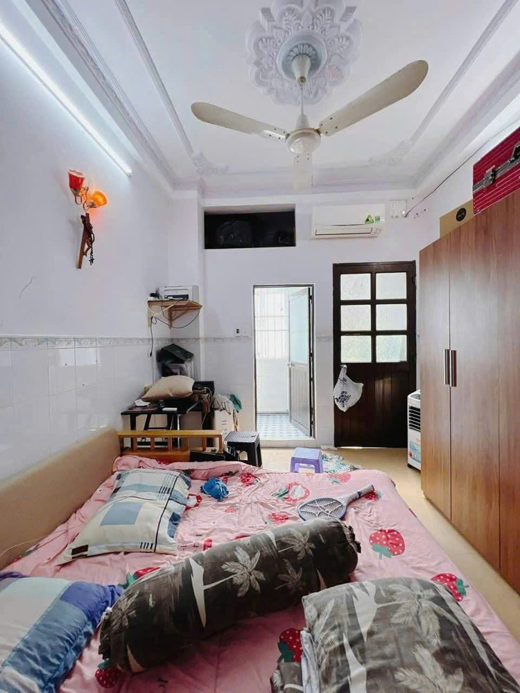 Bán Nhà Mặt Tiền Kinh Doanh Hoàng Diệu Q4 Đúc 4 Tấm Có 5Đ