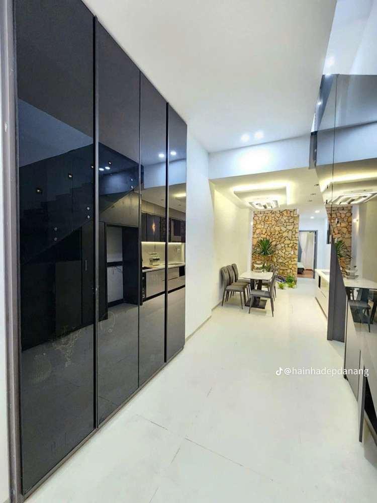 Bán Nhà Sát Mặt Tiền Trung Tâm Q4 Dài 20 X Ngang 2,6 M Đúc Mới 3 Tấm Có 3 Đ