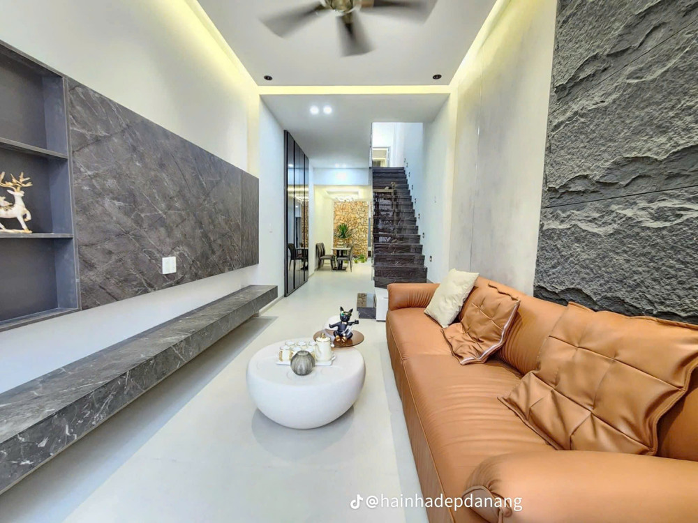 Bán Nhà Sát Mặt Tiền Trung Tâm Q4 Dài 20 X Ngang 2,6 M Đúc Mới 3 Tấm Có 3 Đ