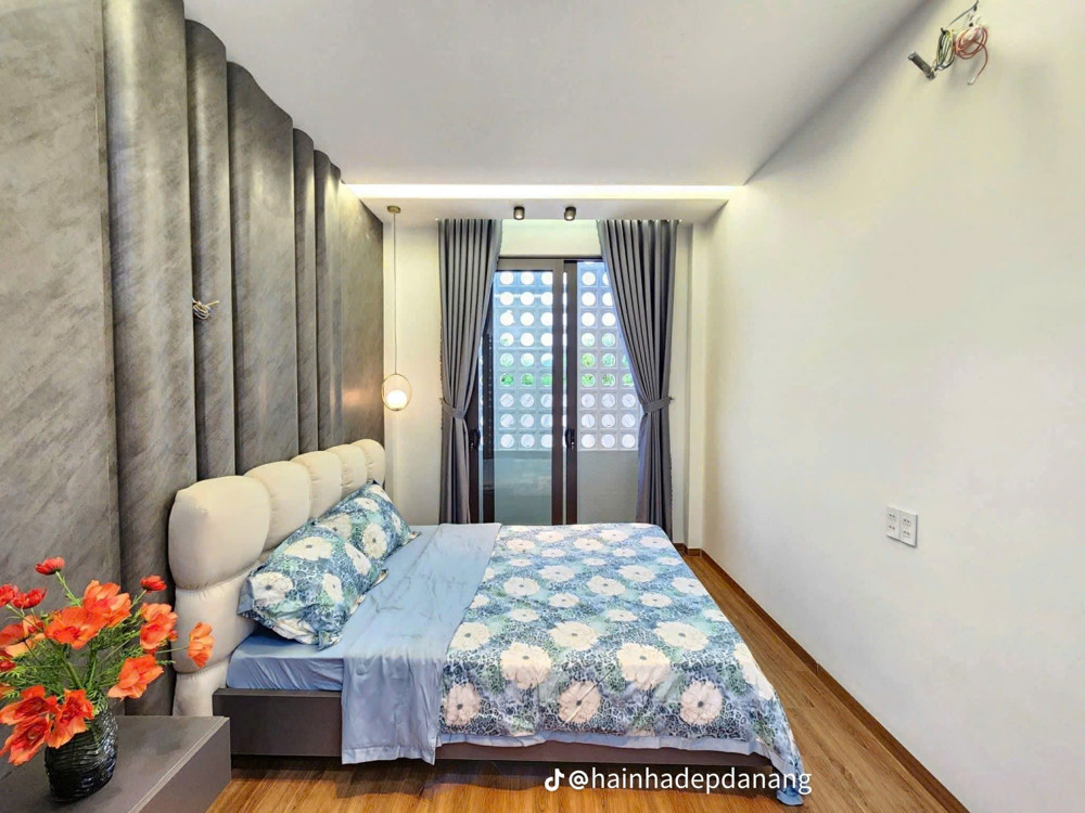 Bán Nhà Sát Mặt Tiền Trung Tâm Q4 Dài 20 X Ngang 2,6 M Đúc Mới 3 Tấm Có 3 Đ