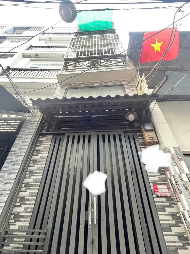 Bán Nhà Sát Mặt Tiền Hoàng Diệu Đối Diện Q14 Tầng Hơn 2 Đ