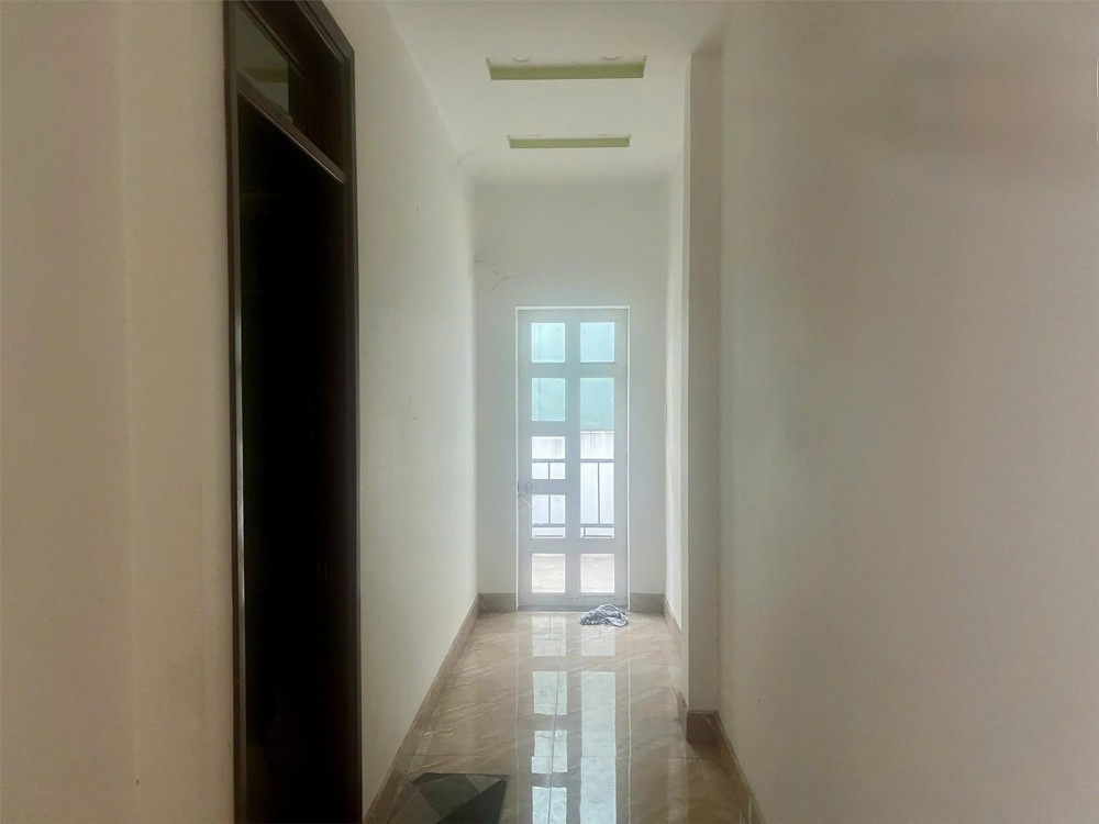 Ngân Hàng Thanh Lý Nhà Tt Dĩ An Siêu Đẹp 3 Lầu, Dt 126.4M2, Hẻm 6M, Giá Hấp Dẫn 4 Tỷ 3