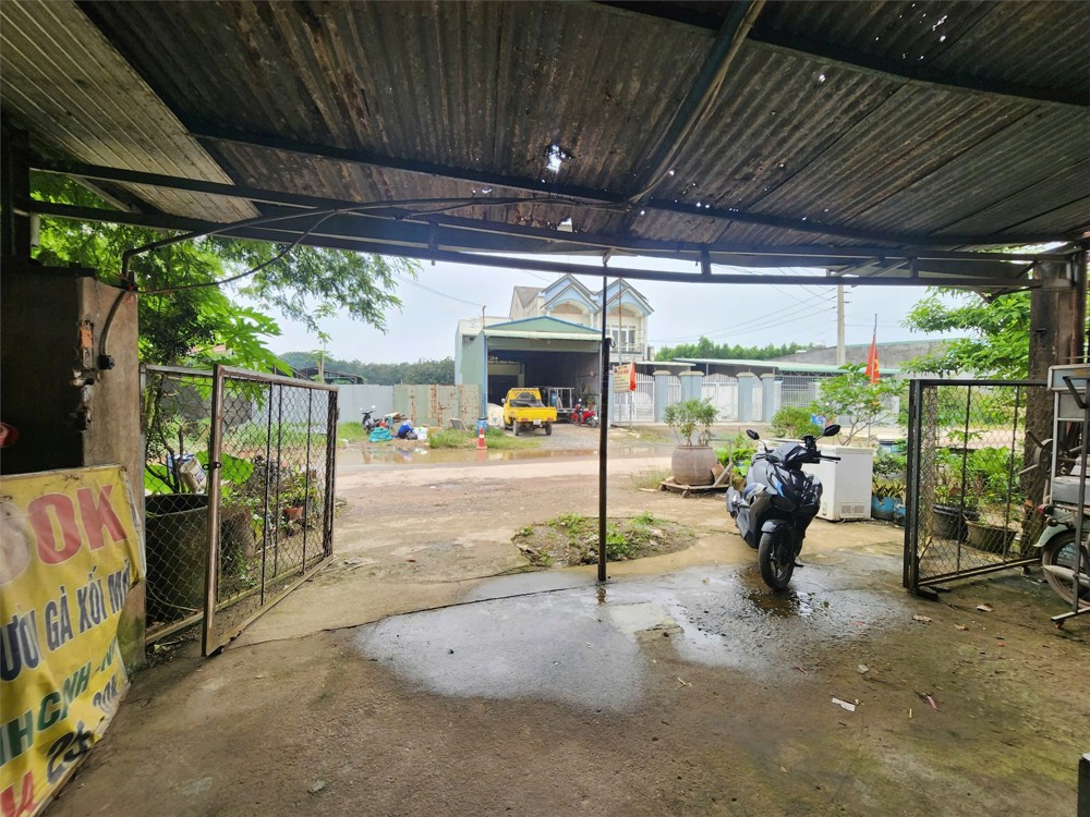 Khách Ngộp Bank Bán Gấp Nhà Tân Uyên, Mt Nhựa 6M, Chỉ 2 Tỷ 8, Thuận Tiện Kd