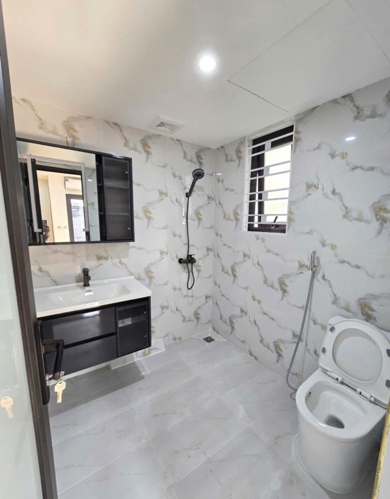 Bán Nhà Siêu Phẩm Lê Trọng Tấn - Ngõ Thông - Ô Tô 7 Chỗ Vào Nhà - 48M² - 10 Tỷ