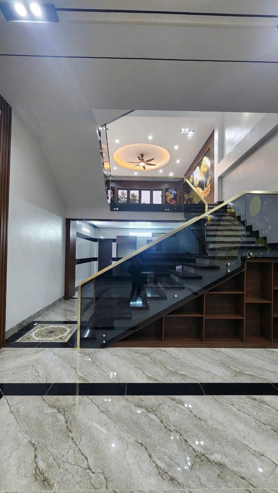 Giảm Cực Sâu Bán Nhanh Nhà 3Tầng Lệch Đẹp Lung Linh Còn Nguyên Mùi Sơn