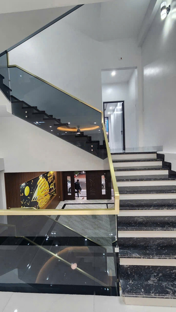 Giảm Cực Sâu Bán Nhanh Nhà 3Tầng Lệch Đẹp Lung Linh Còn Nguyên Mùi Sơn