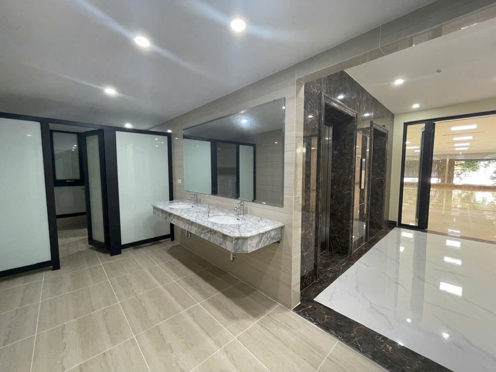 Bán Tòa Nhà Văn Phòng Mặt Phố Hoàng Ngân, Nguyễn Thị Định