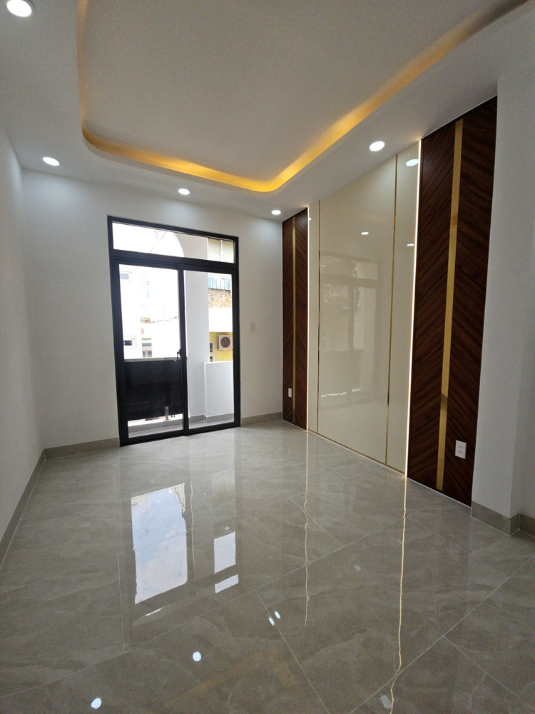 Bán Nhà Diện Tích 100M2 - 4 Tấm Q4 Có 5 Tê Hợp Ở Kinh Doanh Spa.. Thông Rộng Sát Mặt Tiền