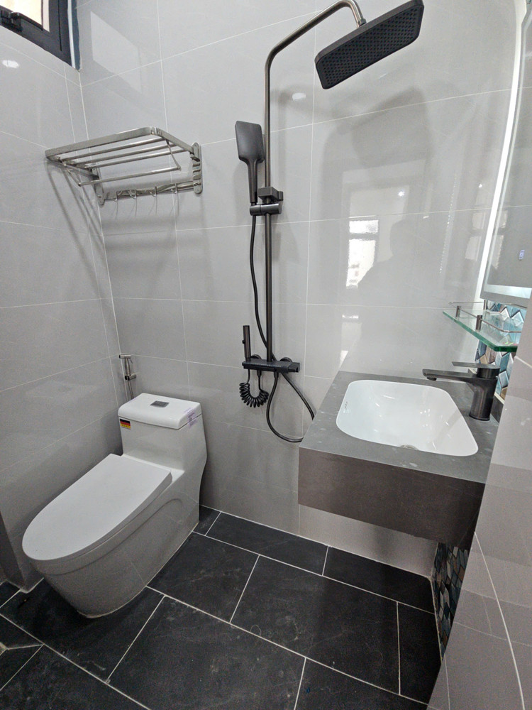 Bán Nhà Diện Tích 100M2 - 4 Tấm Q4 Có 5 Tê Hợp Ở Kinh Doanh Spa.. Thông Rộng Sát Mặt Tiền