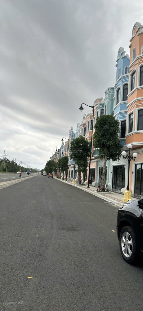 Bán Cắt Lỗ Sâu Để Trả Ngân Hàng Shop Vin Phú Quốc, 12.5 Tỷ, 128.7M2, Mặt Đường To Trung Tâm