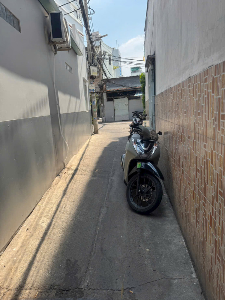 Bán Nhà Trung Tâm Q4 Hẻm Thông 1 Trục Ngang 6 Dài 4 - 4 Tấm Có 4 Đ