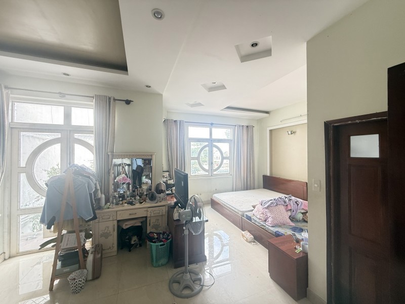 Bán Biệt Thự Mặt Tiền Linh Đông Thủ Đức -243M2 Ngang 7M - Vừa Ở Vừa Kinh Doanh - 36 Tỷ