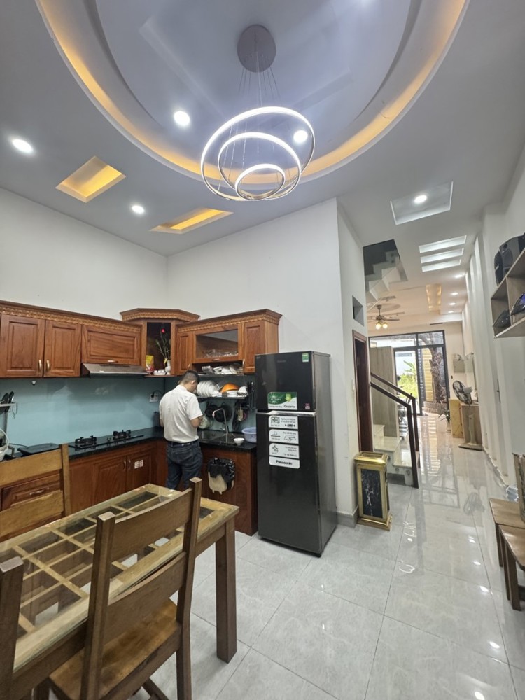 Bán Nhà Đường Bưng Ông Thoàn, Phú Hữu, Q9, Tp Hcm. Dt 81M2, 4 Tầng. Giá 8.9 Tỷ, Sh - 0933125879