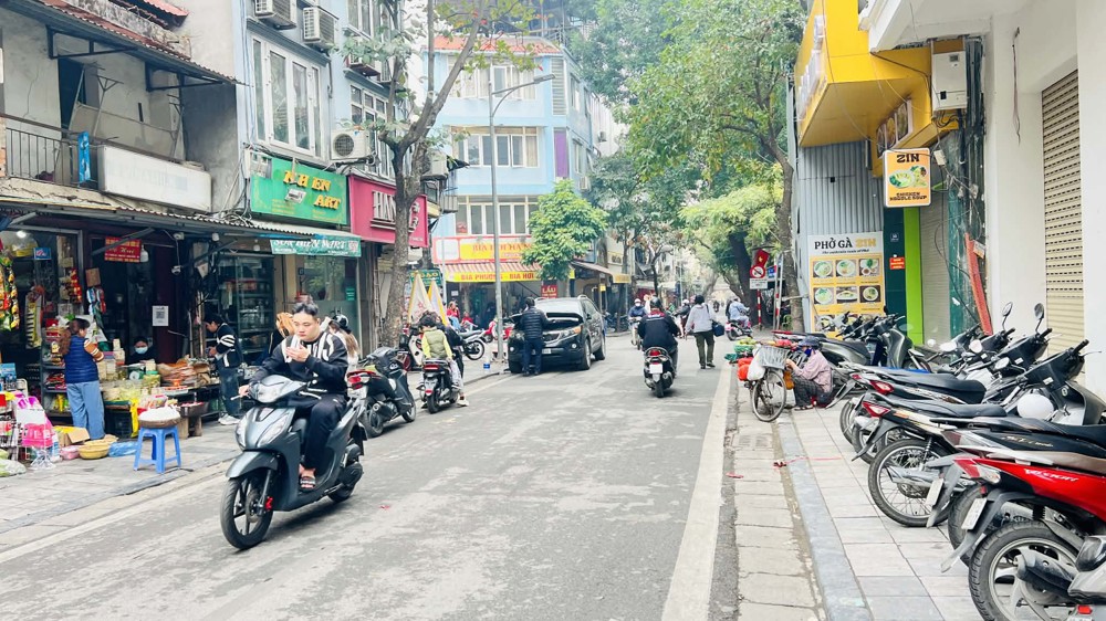 Nhà Mặt Phố Hoàn Kiếm, 72M, Mt 4.8M, Sát Khu Đi Bộ, Cách Hồ Gươm 400M