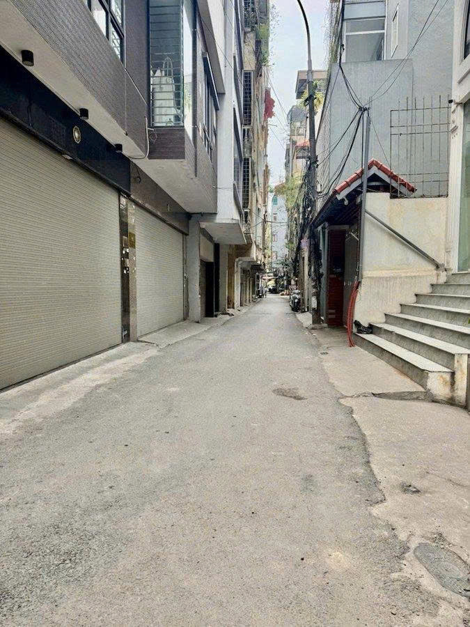 Phố Víp Thái Hà - Ngõ Phân Lô - Ô Tô Đỗ Cổng - Nhà Dân Xây Chắc Chắn - Khu Dân Trí Cao - Gần Phố