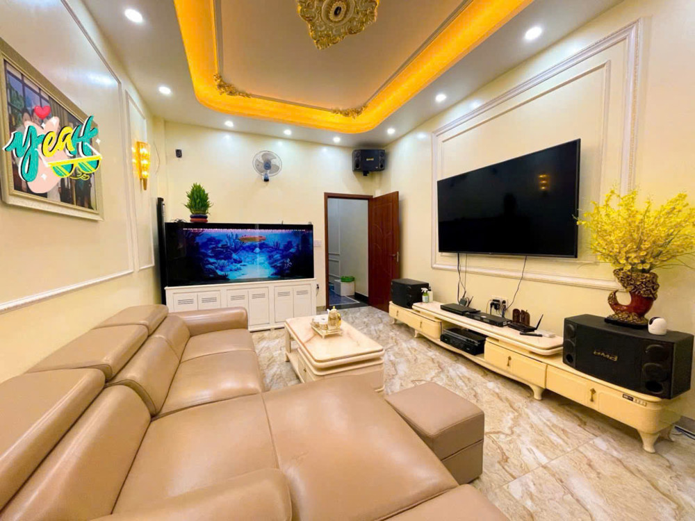 Chuyển Nhượng Gấp - Căn Nhà Mặt Đường Trung Lực, Hải Phòng - Có Thang Máy Hiện Đại!