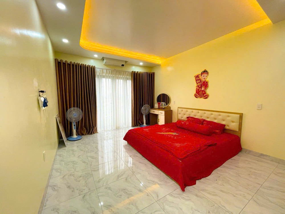 Chuyển Nhượng Gấp - Căn Nhà Mặt Đường Trung Lực, Hải Phòng - Có Thang Máy Hiện Đại!