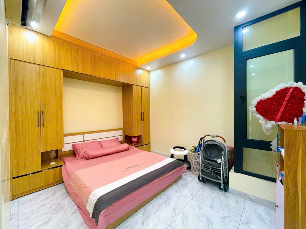 Chuyển Nhượng Gấp - Căn Nhà Mặt Đường Trung Lực, Hải Phòng - Có Thang Máy Hiện Đại!