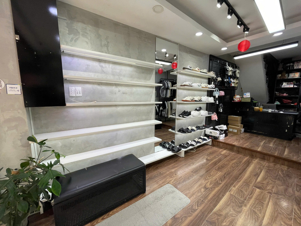 Sang Nhượng Cửa Hàng – Huỳnh Văn Bánh, Phú Nhuận