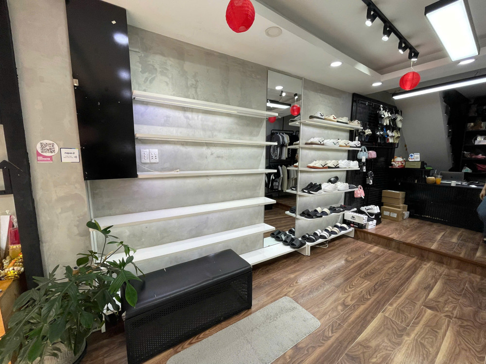 Sang Nhượng Cửa Hàng – Huỳnh Văn Bánh, Phú Nhuận