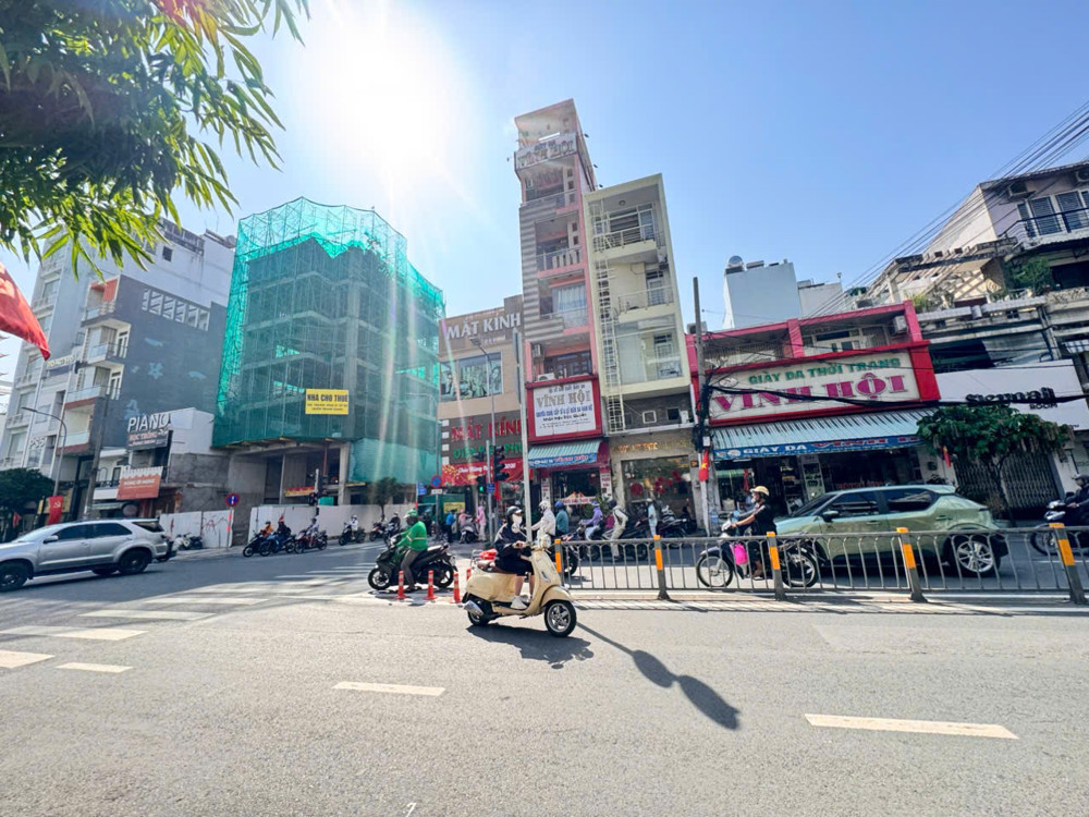 Bán Nhà 2 Tầng Mặt Tiền Khánh Hội, Quận 4- Ngang Lớn 8,5M*16m- Qhxd 7 Tầng Có Hầm- Chủ 1 Đời Xưa