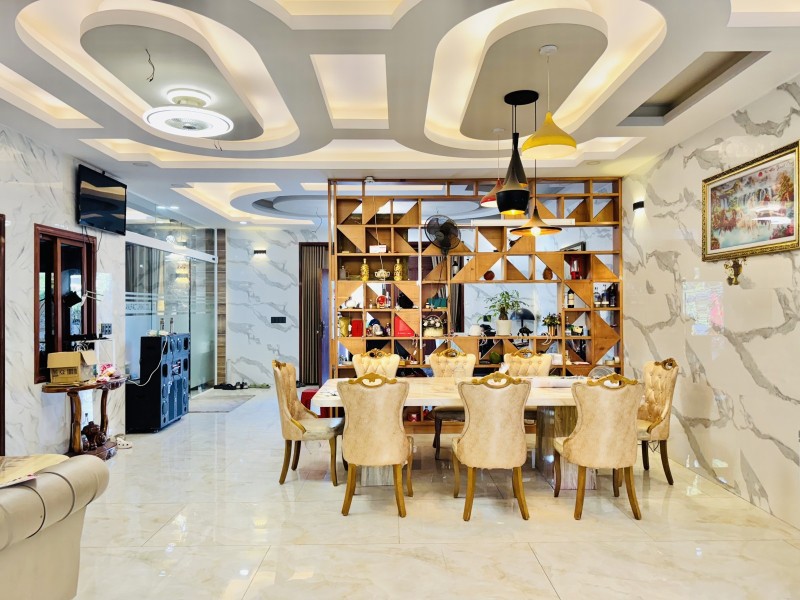 Bán Biệt Thự Triệu Đô Linh Đông Thủ Đức - 450M² - Ngang 18M - 5 Tầng Có Thang Máy - Giá 33 Tỷ