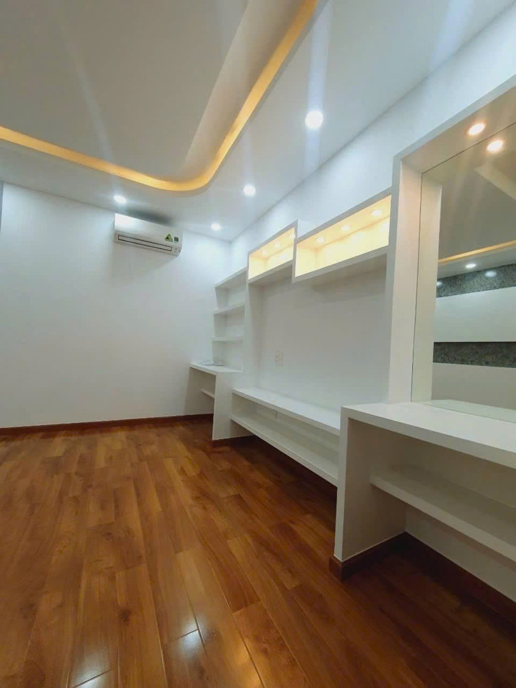 Bán Nhà Mặt Tiền Nguyễn Văn Công - Giao Bạch Đằng, 4,3X20m, 5 Tầng - 9Pn, 15,6 Tỷ