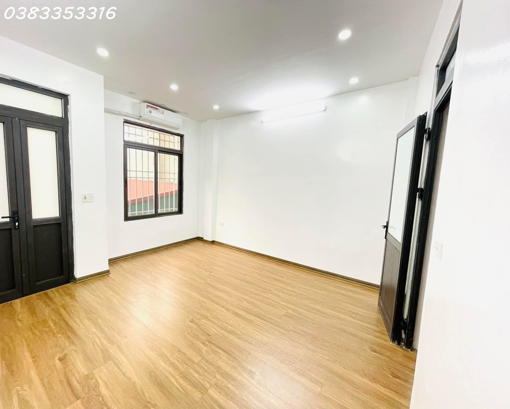 Bán Nhà Phúc Lợi ------- Ngõ To Như Phố -------- Mt 4M 5 Tầng ------------ Hơn 5Tỷ