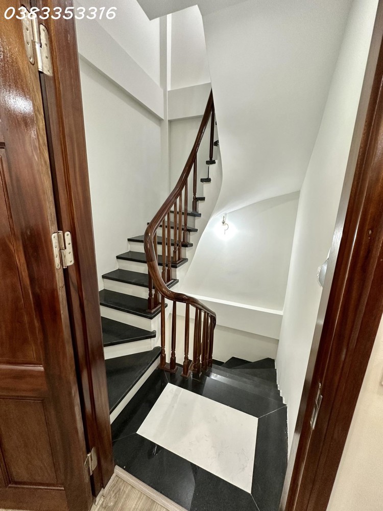 Bán Nhà Phúc Lợi 5 Tầng -------- 3 Ngủ Mặt Tiền 5M ------- 3 Bước Ra Ô Tô -------- 5,9 Tỷ