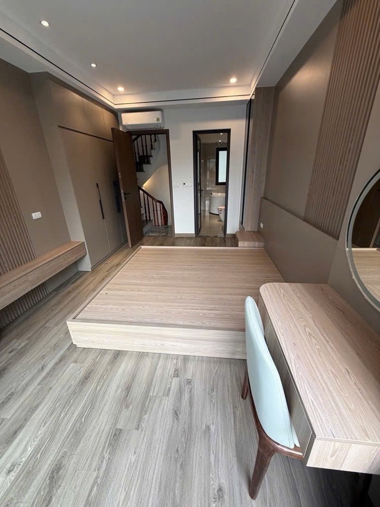 Bán Nhà 35M X 5T Tại Ngõ 71 Việt Hưng, Oto Đỗ Cổng Chỉ Hơn 6 Tỷ Còn Tl