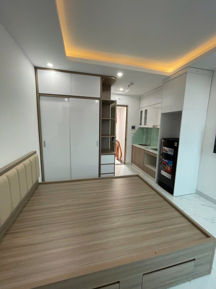 Nhà Dòng Tiền Mới Kính Koong 5 Tầng Thang Máy Phố Lạc Long Quân 50M Chỉ 12,5 Tỷ