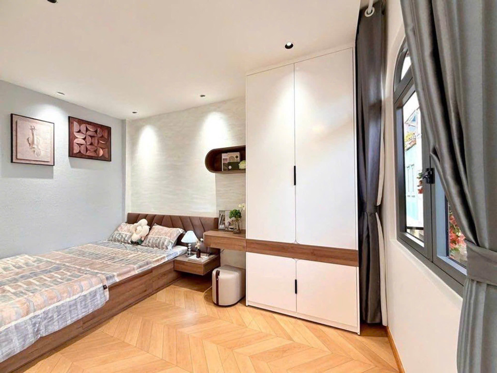 Siêu Phẩm Thích Quảng Đức - Phú Nhuận- Hxh Đồ Cửa - 4 Tầng Lâu - Full Nội Thất Sang Trọng - 40M2