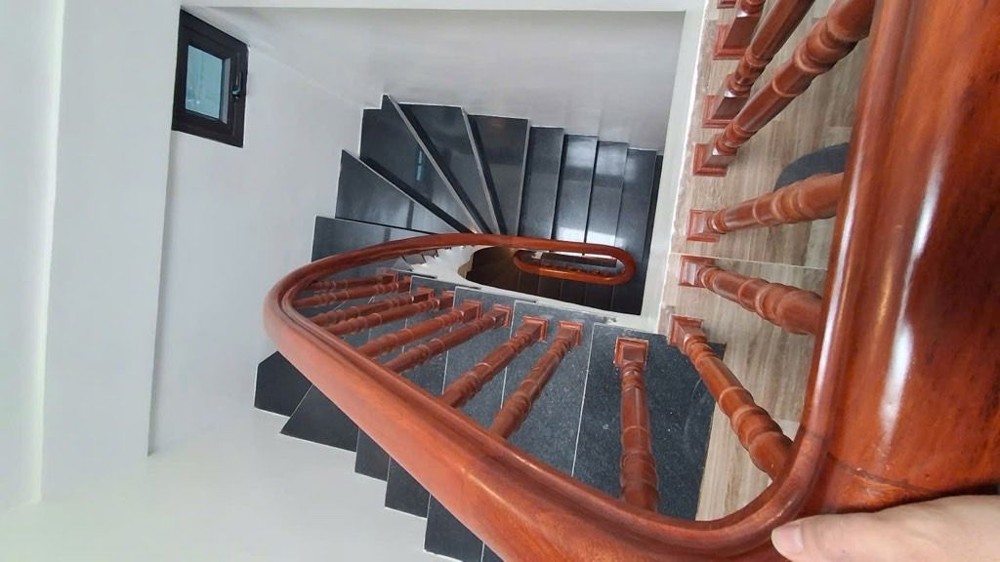 Phan Kê Bính 40M X5 Tầng 17,8 Tỷ Nhà Mới,Cách Phố Chỉ 15M,Ô Tô Đỗ Cổng