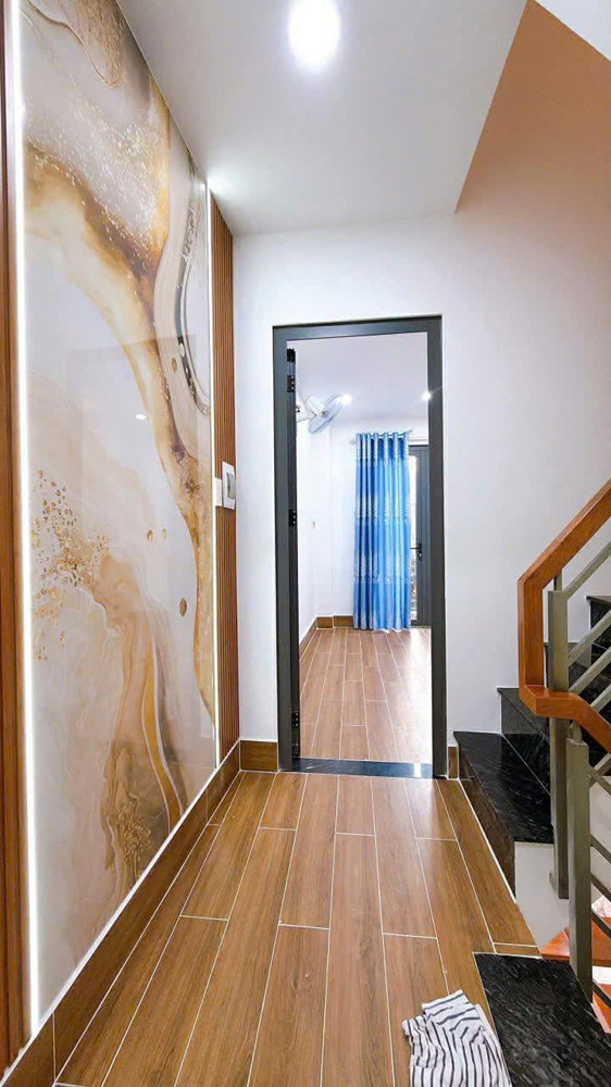 Bán Nhà Sát Mặt Tiền 60 M2 Đúc 3 Tấm Có 3 Đ Trung Tâm Q4