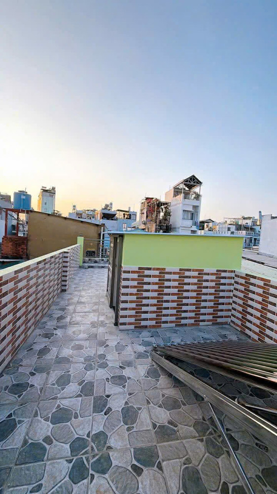 Bán Nhà Sát Mặt Tiền 60 M2 Đúc 3 Tấm Có 3 Đ Trung Tâm Q4