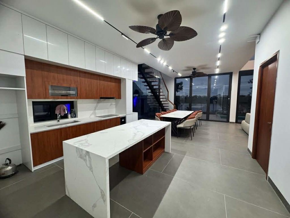 Biệt Thự Nghỉ Dưỡng Long Biên, 800M, Mt 30M, Bể Bơi, Pickleball, Vừa Ở Vừa Kinh Doanh