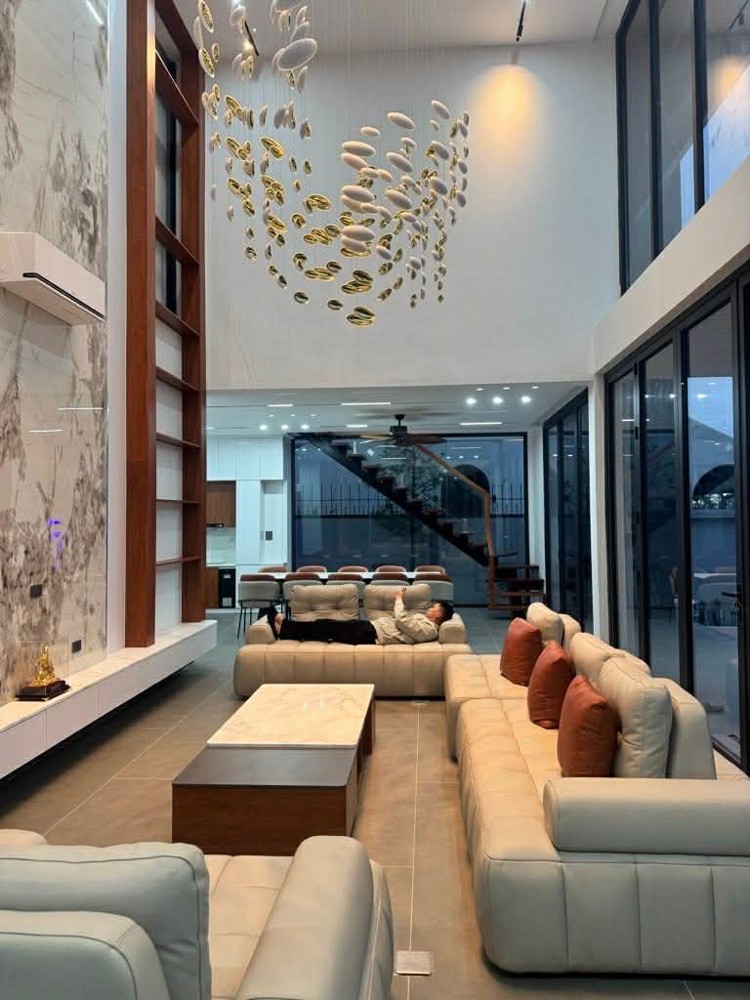 Biệt Thự Nghỉ Dưỡng Long Biên, 800M, Mt 30M, Bể Bơi, Pickleball, Vừa Ở Vừa Kinh Doanh