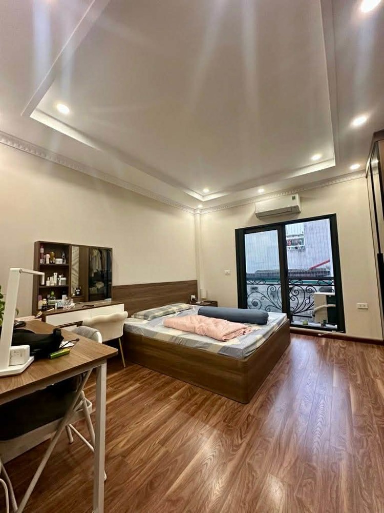 Nhà Lõi Bồ Đề, 6 Tầng, Thang Máy, Gara, Gần Hồ Điều Hoà, 1 Nhà Ra Ôtô Tránh