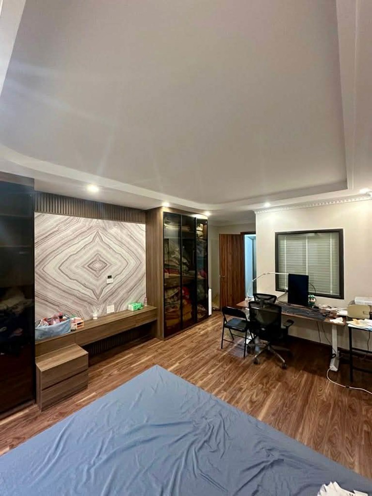 Nhà Lõi Bồ Đề, 6 Tầng, Thang Máy, Gara, Gần Hồ Điều Hoà, 1 Nhà Ra Ôtô Tránh