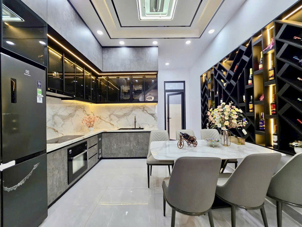 Nhà Cạnh Phú Mỹ Hưng, 4X15m, 4 Tầng, Chỉ Hơn 7 Tỷ