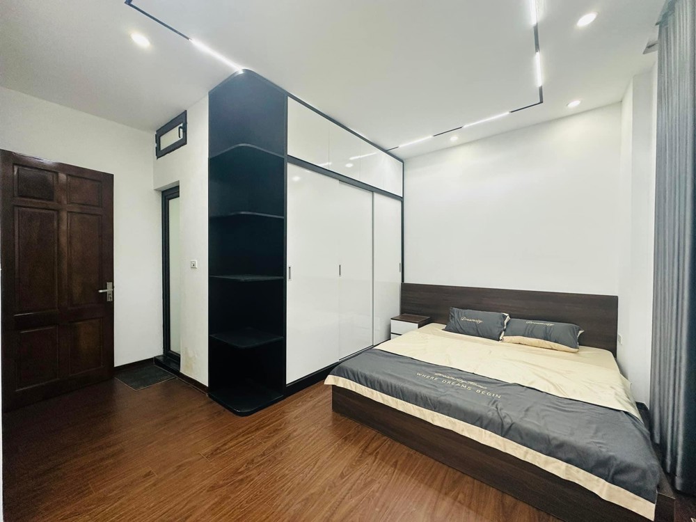 Chỉ 5.6 Tỷ Có Nhà Lô Góc Phúc Lợi - 4 Tầng Ở Ngay - Sát Vinhomes Riverside