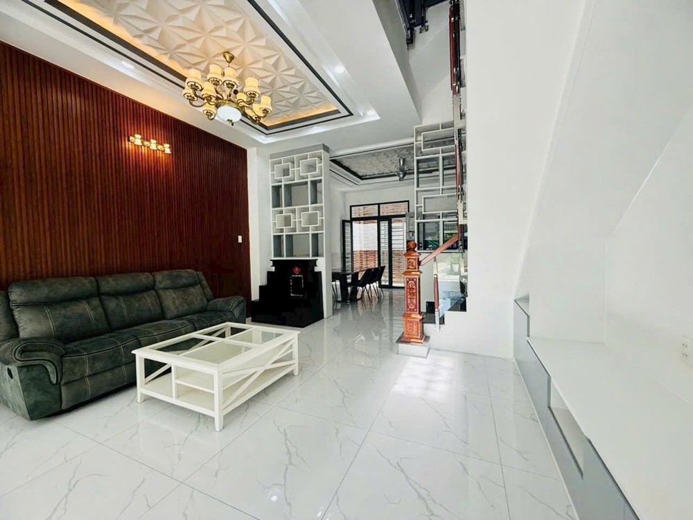 Nhà Hẻm Xe Hơi, Huỳnh Tấn Phát, 4 Tầng, Hơn 7 Tỷ Tí, Để Lại Nội Thất Trong Nhà