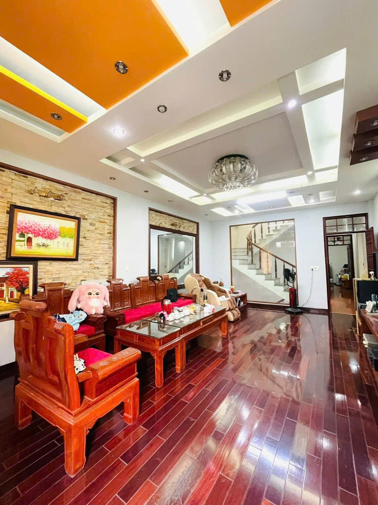 Bán Nhà Mặt Phố Lê Đại Hành - 4 Tầng Và Giá 10,X Tỷ, Còn Mới Kinh Daonh Và Ở Tốt, Gần Ngã 4 Lê Quý