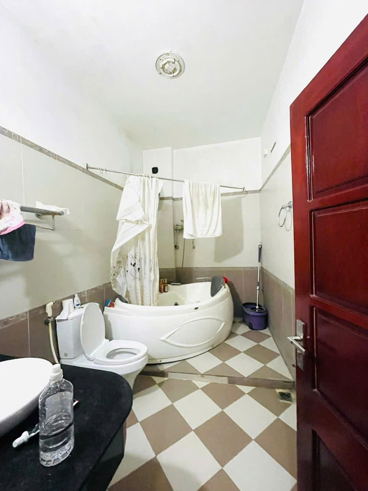 Bán Nhà Mặt Phố Lê Đại Hành - 4 Tầng Và Giá 10,X Tỷ, Còn Mới Kinh Daonh Và Ở Tốt, Gần Ngã 4 Lê Quý