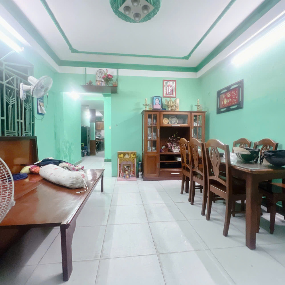 Ngang 9.2 Dài 8 M3 Tầng Có 70 Triệu Đối Diện Q1